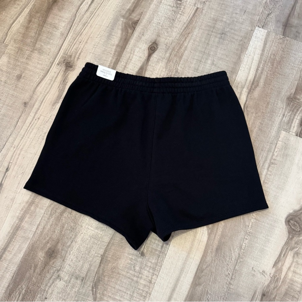 Women’s Pink VS Ivy Fleece Short - Picture 3 of 5